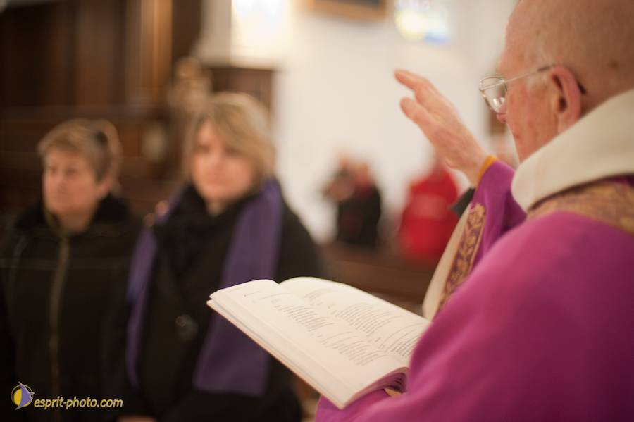 Nom de l'image : D30096584a_(c)Norbert-JUNG — Description :  Catéchumène à l'église de la Ferté Vidame - 3e étape